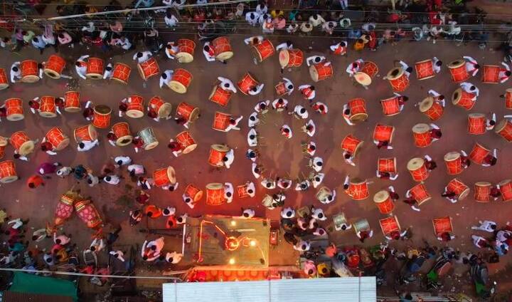 ब्रम्हास्त्र ढोल पथकानं मोठ्या उत्साहात वादन करुन उपस्थितांची मन जिंकली