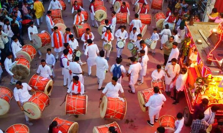 जालन्यात गणपती मिरवणुकीचा उत्साह! ड्रोननं घेतली ढोल ताशा पथकाची सुंदर दृश्य