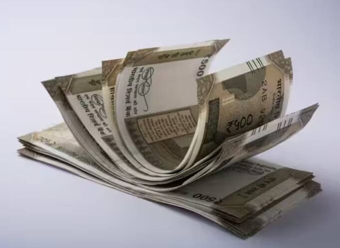 સૌથી પહેલા તમારે એ તપાસવું જોઈએ કે ઘર ખરીદવાનો આ યોગ્ય સમય છે કે નહીં અને તે તમારા માટે કેટલું મોંઘું કે સસ્તું રહેશે. તમે તમારા બજેટ પ્રમાણે પસંદગી કરી શકો છો.