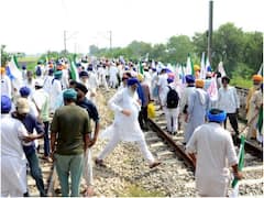 IN Pics: पंजाब में किसानों का प्रदर्शन, रेल की पटरियों पर लेट गए, 91 ट्रेनों के रुक गए पहिए, देखें तस्वीरें