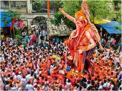 Ganesh Idol Immersion: 'अगले बरस फिर आना' के नारों के साथ गणपति बप्पा को विदाई, देखें- मुंबई में विसर्जन की तस्वीरें