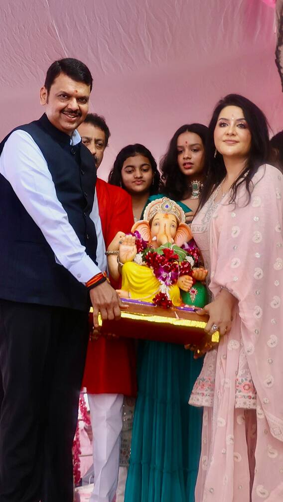 फडणवीसांच्या बाप्पाचं पर्यावरणपूरक विसर्जन