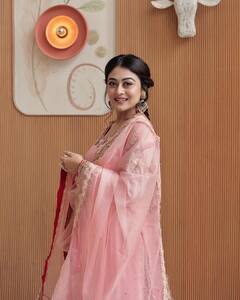 Falaq Naazz Drops Gorgeous Pictures In Pastel Pink Garara Set; See