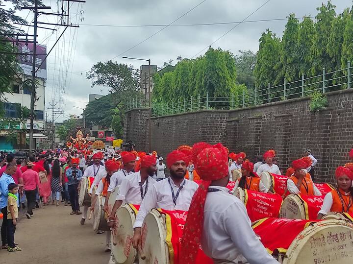 कोल्हापूर विसर्जन मिरवणुकीत चांद्रयान, सूर्ययान अवतरणार आहे.
