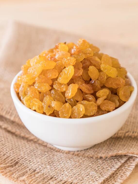 रोज किशमिश भिगोकर खाने से मिलेंगे ये चमत्कारी फायदे