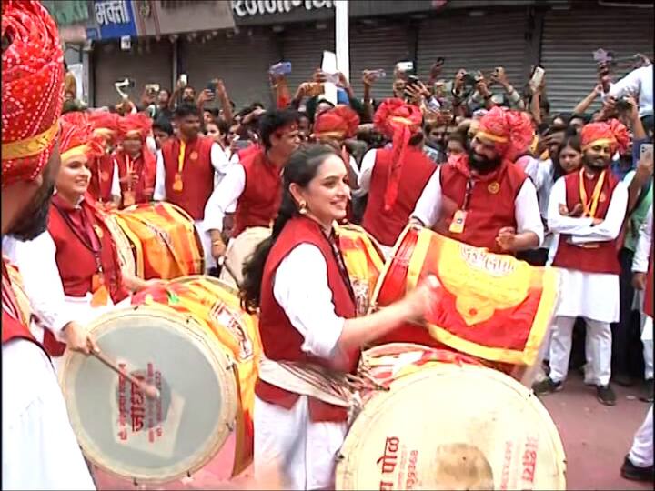 कलावंत ढोल ताशा पथक दरवर्षी बाप्पाच्या मिरवणुकीत सहभागी होत असतं.