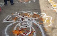 Dhule Ganesh Visarjan : धुळ्यातील मानाच्या खुनी गणपतीच्या मिरवणुकीला प्रारंभ, हिंदू बांधवांसाठी भंडारा, तर मुस्लिम बांधवांसाठी गुलाबपुष्प, पहा फोटो