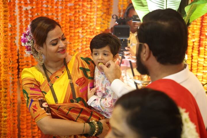 सचिन तेंडुलकरने यावेळी आरती केली.