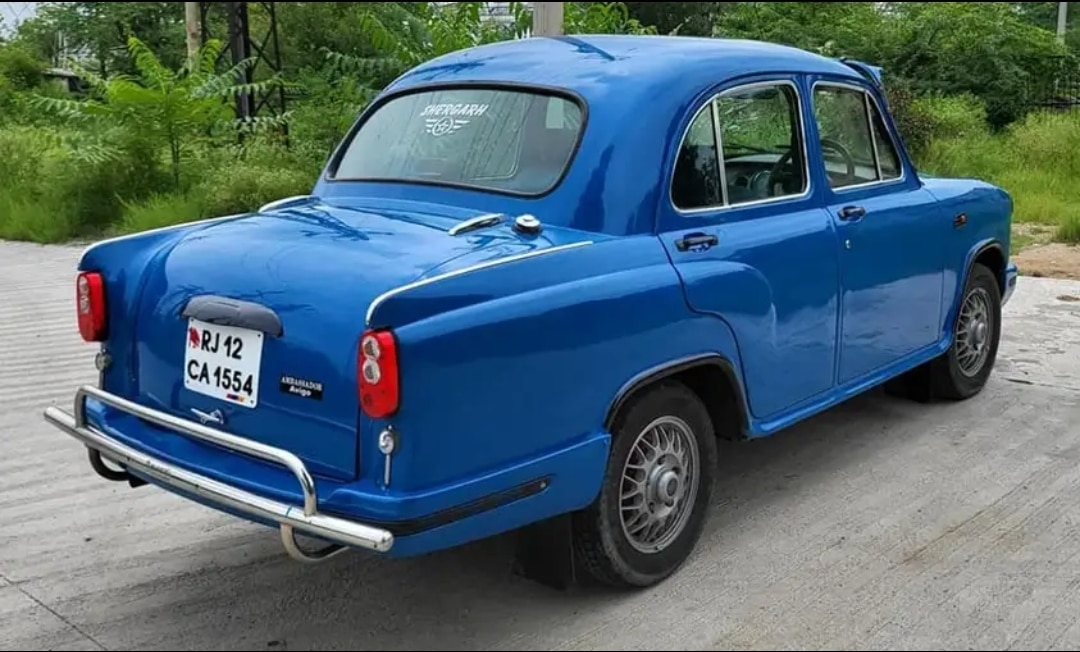 सनरूफ वाली Hindustan Ambassador को देखकर दिल न मचल जाये तो कहना, बस इतनी सी कीमत पर गाड़ी आपकी