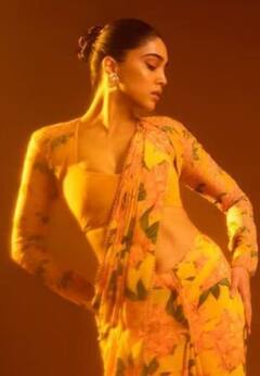 Sharvari Wagh: ਸ਼ਰਵਰੀ ਵਾਘ ਨੇ ਟ੍ਰੈਡਿਸ਼ਨਲ ਲੁੱਕ 'ਚ ਲਾਇਆ ਹੌਟਨੈੱਸ ਦਾ ਤੜਕਾ, ਡੀਪਨੇਕ ਬਲਾਊਜ਼ ਵਿੱਚ ਦਿੱਤੇ ਸਿਜ਼ਲਿੰਗ ਪੋਜ਼