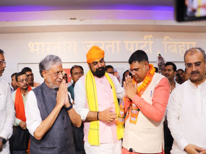 Lok Sabha Election 2024: नीतीश की पार्टी JDU को बड़ा झटका, इस नेता ने BJP का थामा दामन, सैकड़ों कार्यकर्ता हुए शामिल Nitish Kumar JDU leader Raju Gupta joins BJP regarding Lok Sabha elections 2024 ann Lok Sabha Election 2024: नीतीश की पार्टी JDU को बड़ा झटका, इस नेता ने BJP का थामा दामन, सैकड़ों कार्यकर्ता हुए शामिल