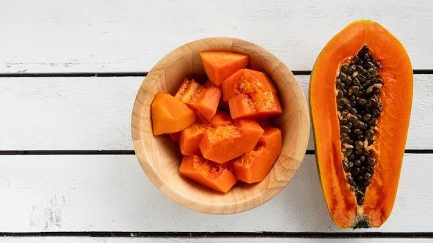 इससे ना केवल उसके बढ़ते वजन पर कंट्रोल होगा बल्कि साथ ही मोटापा तेजी से घटेगा. जी हां पपीता वेट लूज करने के लिए एक शानदार फल माना गया है. चलिए जानते हैं कि पपीते की मदद से कैसे वजन पर कंट्रोल किया जा सकता है.