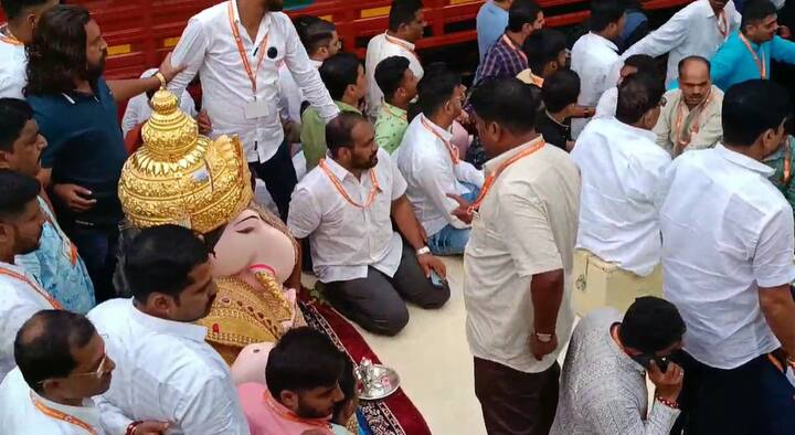 टप्याटप्यात मानाच्या गणपती मिरवणुकीला सुरुवात होणार आहे.