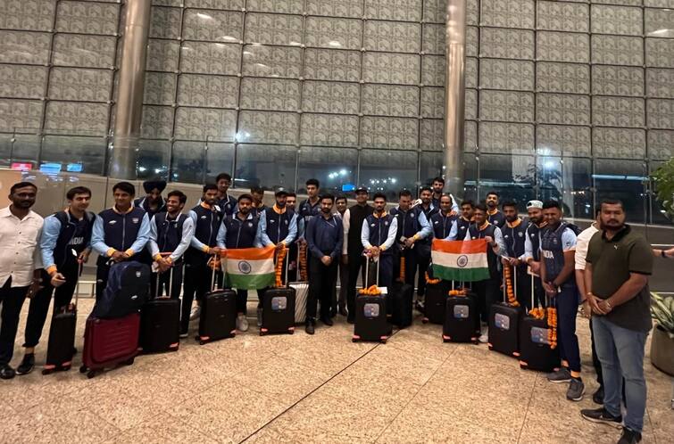 Asian Games 2023:  Indian men's cricket team departs for Asian Games Asian Games 2023: ભારતીય પુરુષ ક્રિકેટ ટીમ ચીન જવા રવાના, ટીમ ઇન્ડિયા આ દિવસે રમશે પ્રથમ મેચ