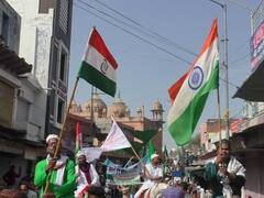 भरतपुर में निकला गया बारावफात का जुलूस, हाथ में तिरंगा लेकर चले मुस्लिम समुदाय के युवक