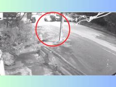 कोल्हापूर : मद्यधुंद अवस्थेत आलिशान कारचालकाची टेम्पोला धडक, दोन महिला गंभीर जखमी, घटना सीसीटीव्हीत कैद