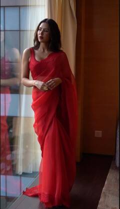 Sonam Bajwa Photo: રેડ સાડીમાં ગોર્જિયસ લાગી સોનમ બાજવા, ફેન્સ થયા પાગલ