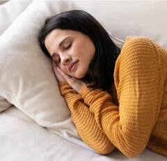 Over Sleeping: ਜ਼ਿਆਦਾ ਸੌਣਾ ਇੰਨਾ ਖਤਰਨਾਕ? ਜਾਣੋ ਰੋਜ਼ਾਨਾ ਕਿੰਨੇ ਘੰਟੇ ਸੌਣਾ ਚਾਹੀਦਾ