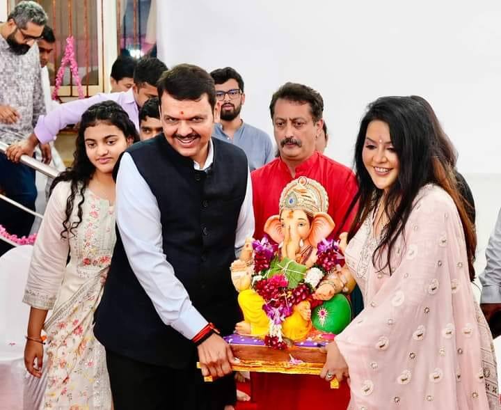 त्यासोबतच 'बाप्पाचा आशीर्वाद सदैव सोबत असेल याच विश्वासाने पुढच्या वर्षी बाप्पाच्या स्वागतासाठी सज्ज राहू' असंही ते म्हणाले.