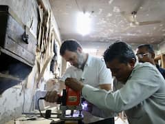 इस बारी राहुल गांधी के हाथ में आरी, अब फर्नीचर मार्केट के कारीगरों के साथ आए नजर