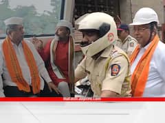 Pune ganeshotsav 2023 : आधी मेट्रो अन् नंतर दुचाकी,  मिरवणुकीला पोहचण्यासाठी चंद्रकांत पाटलांचा सुसाट प्रवास