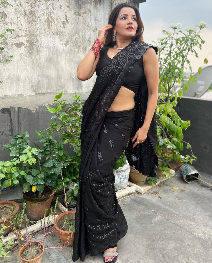 Monalisa PHOTO: ભોજપુરી અભિનેત્રી મોનાલિસા તેના ઇન્સ્ટાગ્રામ હેન્ડલથી ફેન્સ માટે બોલ્ડ અને હોટ ફોટો શેર કરતી રહે છે. તાજેતરમાં ફરી મોનાલિસા કેટલીક તસવીરો શેર કરી છે.