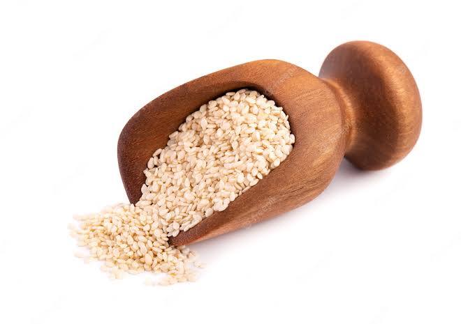 तिल के बीज (Sesame Seeds): डायबिटीज के मरीजों को तिल के बीज के सेवन की सलाह दी जाती है. इसके सेवन से ब्लड शुगर लेवल मेंटेन रहता है. कोलेस्ट्रॉल को कंट्रोल करने में भी यह अहम रोल निभाता है. तिल के बीज हार्ट अटैक का रिस्क भी कम होता है. इसमें विटामिन और मिनरल भी खूब पाए जाते हैं.