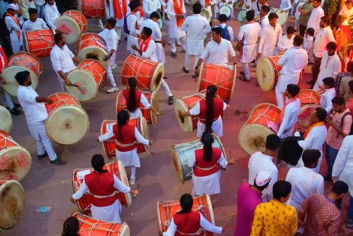 जालन्यात गणपती मिरवणुकीचा  मोठा उत्साह पाहयला मिळत आहे.