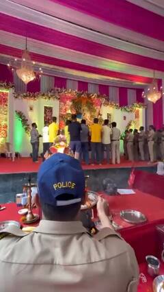 Ganpati Visarjan 2023 : सगळे पोलीस एकत्र जमले, लाडक्या बाप्पाची आरती केली, मग मुंबईभर ड्युटीसाठी रवाना!