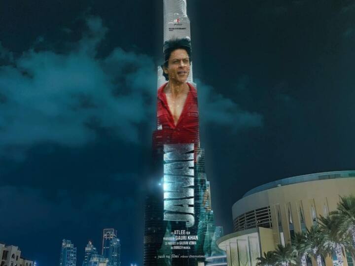 बात करें फिल्म ‘जवान’ की तो इसने ना सिर्फ देश बल्कि पूरी दुनिया में बवाल मचाया हुआ है. फिल्म दुनियाभर में तगड़ी कमाई करते हुए 1000 करोड़ के क्लब में शामिल हो चुकी है.