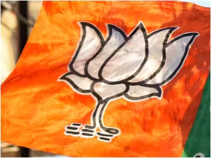 Jharkhand Politics: झारखंड में बढ़ा BJP का कुनबा, इस नेता के साथ आने से पलामू समेत इन जिलों में मिल सकता है फायदा Jharkhand NCP MLA Kamlesh Kumar Singh joins Ajit Pawar group will NDA benefit in these districts Jharkhand Politics: झारखंड में बढ़ा BJP का कुनबा, इस नेता के साथ आने से पलामू समेत इन जिलों में मिल सकता है फायदा