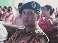 हिंसा के बीच श्रीनगर के SSP का मणिपुर हुआ ट्रांसफर, कौन हैं राकेश बलवाल?
