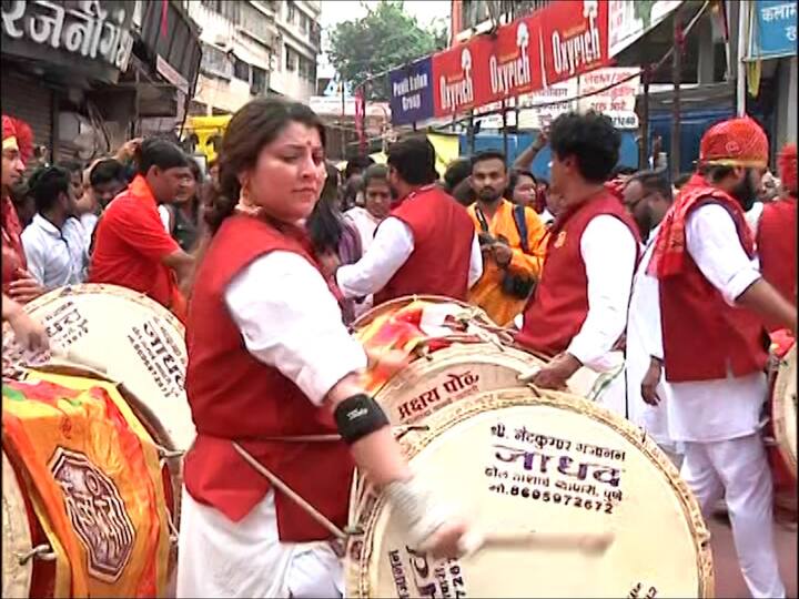 मराठी कलाकारांनी ढोल-ताशांचा गजर केलेला पाहायला मिळाला.