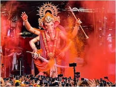 Ganesh Idol Immersion: 'अगले बरस फिर आना' के नारों के साथ गणपति बप्पा को विदाई, देखें- मुंबई में विसर्जन की तस्वीरें