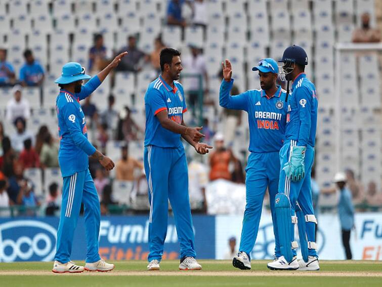 Ravichandran Ashwin Replaces Axar Patel As India Announce Final 15 member Squad For World Cup 2023 India World Cup Squad : मोठी बातमी! वर्ल्ड कपसाठी टीम इंडियाने केला बदल...जखमी अक्षर पटेलला वगळले, अश्विनची निवड