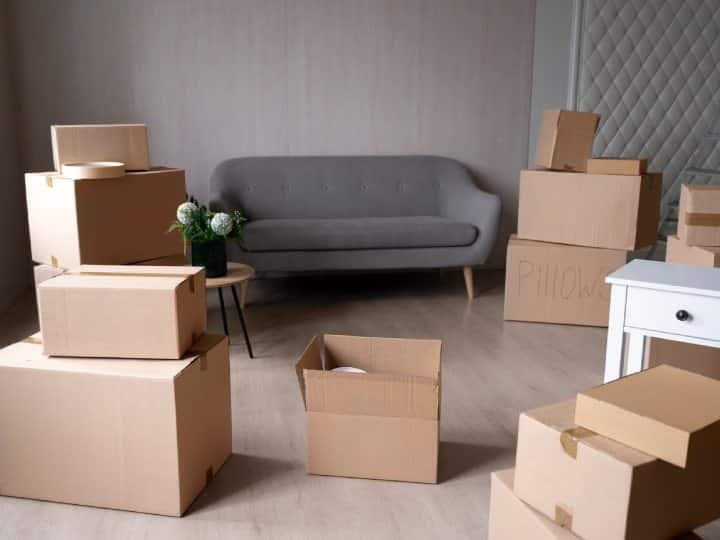 सबसे पहले तो यह चेक करना चाहिए कि क्या घर खरीदने का ये सही समय है और आपके लिए यह कितना महंगा या सस्ता होगा. आप अपने बजट के हिसाब से चयन कर सकते हैं.