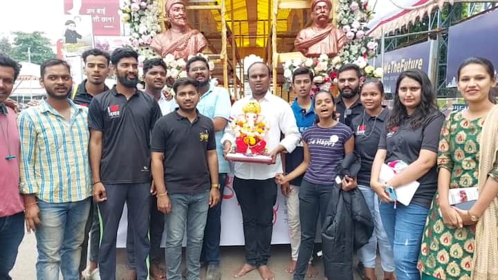 अहमदनगरचे ग्रामदैवत श्री विशाल गणपती मंदिरातील बाप्पाची विसर्जन मिरवणूक अंतिम टप्प्यावर आली आहे.