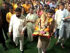 Ganesh Visarjan : मुख्यमंत्र्यांच्या वर्षा निवासस्थानी बाप्पाचे विसर्जन, पाहा फोटो