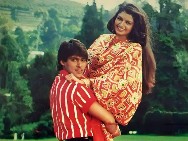 Bollywood Kissa: ‘मैंने प्यार किया’ किया बॉलीवुड की ब्लॉकबस्टर फिल्म है. जिसमें सलमान खान और भाग्यश्री की बेहतरीन केमिस्ट्री देखने को मिली थी. आज हम आपको इसी जोड़ी का दिलचस्प किस्सा बता रहे हैं.