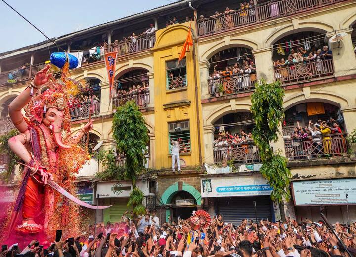 अवघ्या राज्यभरात गणेशोत्सवाचा उत्साह शिगेला पोहचला असून आज लाडक्या बाप्पाला भावपूर्ण वातावरणात निरोप दिला जाईल.