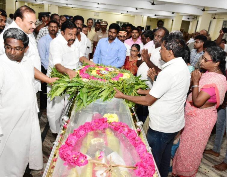 The government honored the bodies of those who died after organ donation in Trichy. திருச்சி: உடல் உறுப்புதானம் செய்து இறந்தவர்கள் உடலுக்கு அரசு மரியாதை! அமைச்சர், கலெக்டர் நேரில் அஞ்சலி