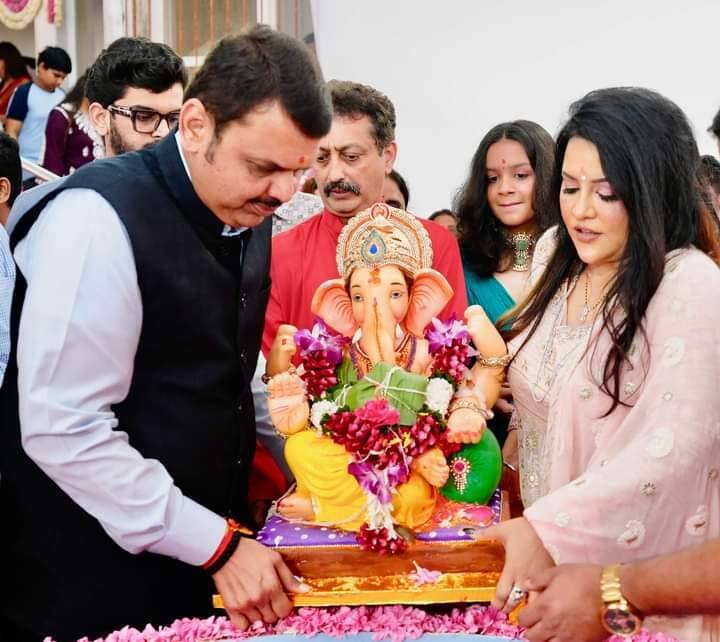 यावेळी अमृता फडणवीस देखील त्याच्यासोबत होत्या.