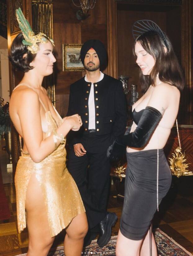 ਕੋਚੈਲਾ ਗੁਰੂ ਦਿਲਜੀਤ ਦੀਆਂ ਇਨ੍ਹਾਂ ਤਸਵੀਰਾਂ ਉੱਪਰ ਪ੍ਰਸ਼ੰਸਕਾਂ ਵੱਲੋਂ ਲਗਾਤਾਰ ਕਮੈਂਟ ਕੀਤੇ ਜਾ ਰਹੇ ਹਨ।