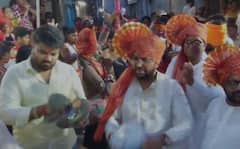 Jalna : पित्याच्या हाती डमरु तर पुत्राच्या हाती झांज, गणपती मिरवणुकीत खोतकर पिता पुत्रांचा अनोखा अंदाज