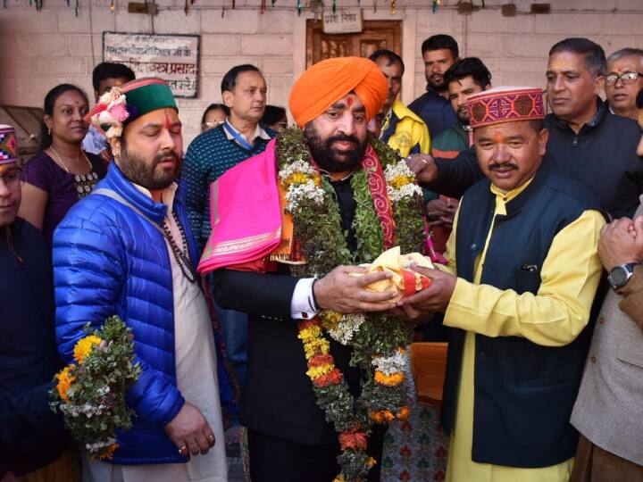Uttarakhand Governor Gurmeet Singh visited Badri Vishal at Badrinath and met ITBP jawan Uttarakhand News: उत्तराखंड के राज्यपाल गुरमीत सिंह ने किये बदरी विशाल के दर्शन, ITBP जवानों से भी की मुलाकात