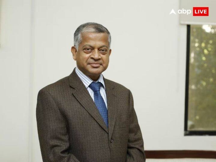 PFRDA is planning to introduce a minimum assured return plan in this Financial Year only says chairman Deepak Mohanty PFRDA चेयरमैन ने जताया भरोसा, जल्द मिनिमम एश्योर्ड रिटर्न वाला पेंशन प्रोडक्ट लाया जाएगा