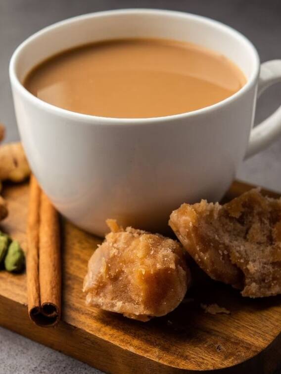 चीनी की जगह गुड़ वाली चाय पीने के होते हैं बेमिसाल फायदे