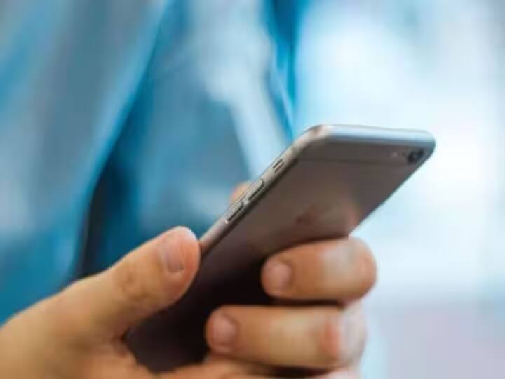 SIM Swap Fraud: ठगी से बचाने के लिए ट्राई का नया उपाय, अब मोबाइल नंबर पोर्ट कराने में आएगी ये मुश्किल Trai proposes tweaks in MNP rules to curb SIM-swap frauds SIM Swap Fraud: ठगी से बचाने के लिए ट्राई का नया उपाय, अब मोबाइल नंबर पोर्ट कराने में आएगी ये मुश्किल