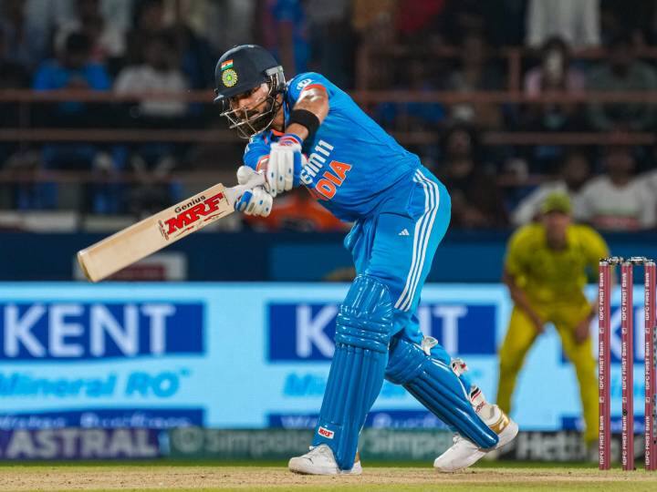 Virat Kohli Enters Top 3 In ODIs Most 50 Plus Scores Only Behind Sachin Tendulkar And Kumar Sangakkara IND vs AUS: कोहली ने राजकोट वनडे में हासिल किया खास मुकाम, अर्धशतकीय पारी के दम पर बनाया रिकॉर्ड