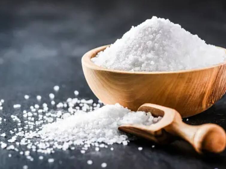 10 Ways Eating Too Much Salt Affects Your Body Too Much Salt: உணவில் அதிக உப்பை சேர்த்துக்கொள்வீர்களா? அப்போ கட்டாயம் இதை பாருங்க....
